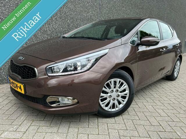 Bruin Gebruikt 2012 Kia Ceed Plus Hatchback | € 9.995 (Iets duurder) - Afbeelding 1/4