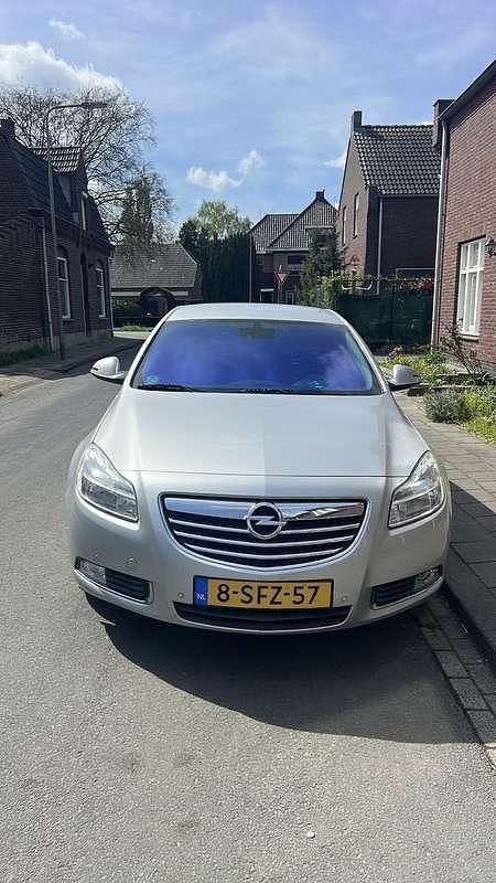 Grijs Gebruikt 2013 Opel Insignia Edition Hatchback | € 5.500 (Goede deal) - Afbeelding 1/4