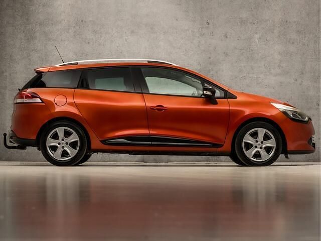 Occasion Renault Clio GrandTour Expression 90 PK (66 kW) 2013 Rood Stationwagen