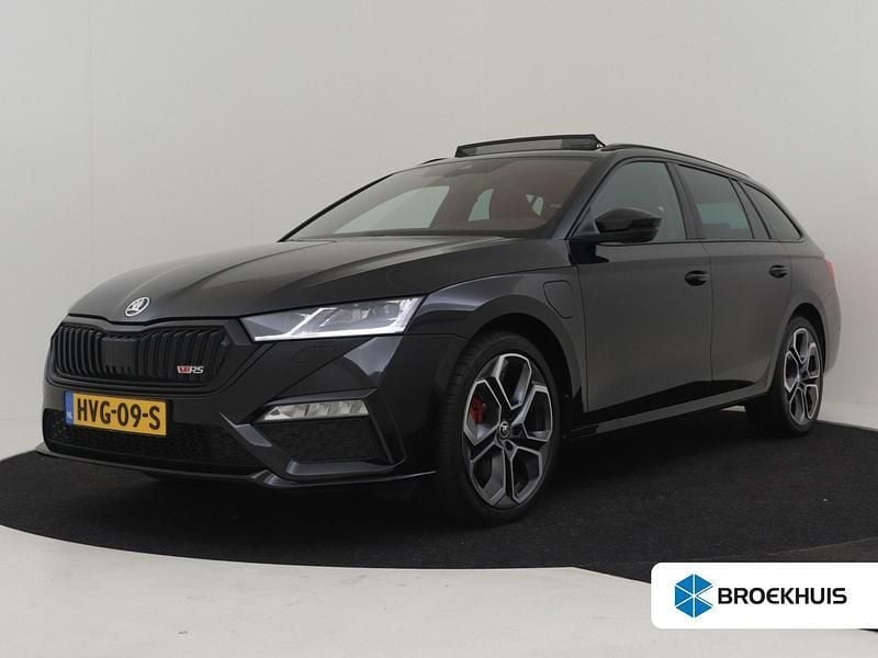 Zwart Gebruikt 2024 Skoda Octavia RS Stationwagen | € 39.900 (Iets duurder) - Afbeelding 1/4