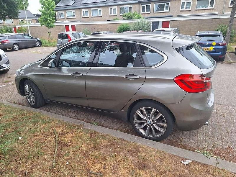 Grijs Gebruikt 2015 BMW 225 Luxury Line MPV | € 15.999 (Eerlijke prijs) - Afbeelding 1/4