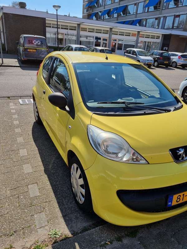 Geel Gebruikt 2006 Peugeot 107 Hatchback | € 2.100 (Eerlijke prijs) - Afbeelding 1/4