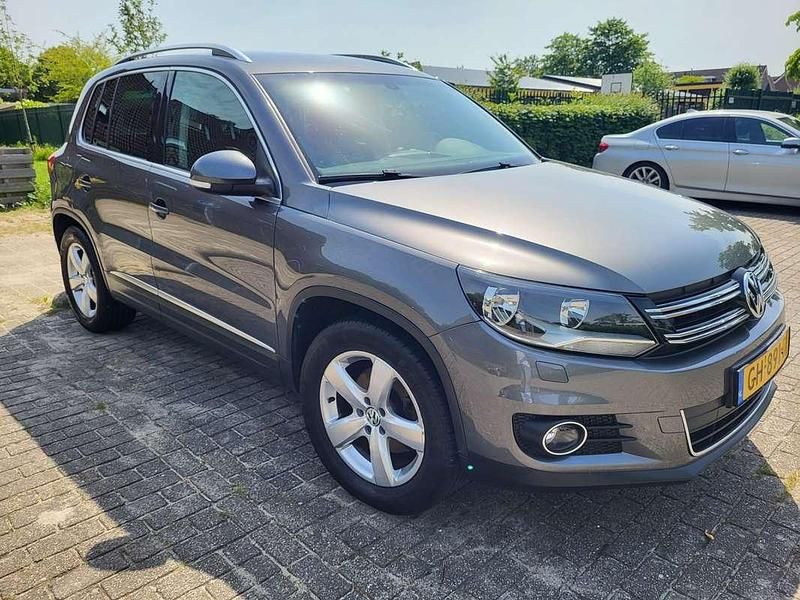 Grijs Gebruikt 2014 VW Tiguan R-line Edition SUV | € 8.100 (Super prijs) - Afbeelding 1/4