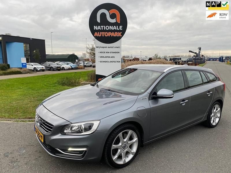 Grijs Gebruikt 2016 Volvo V60 Stationwagen | € 7.500 (Goede deal) - Afbeelding 1/4