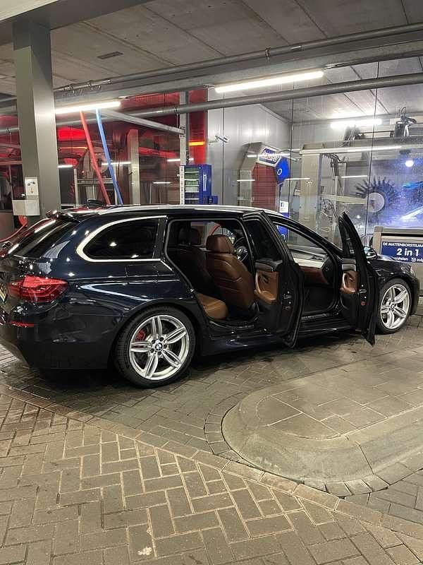Zwart Gebruikt 2015 BMW 520 Executive Stationwagen | € 16.000 (Eerlijke prijs) - Afbeelding 1/4