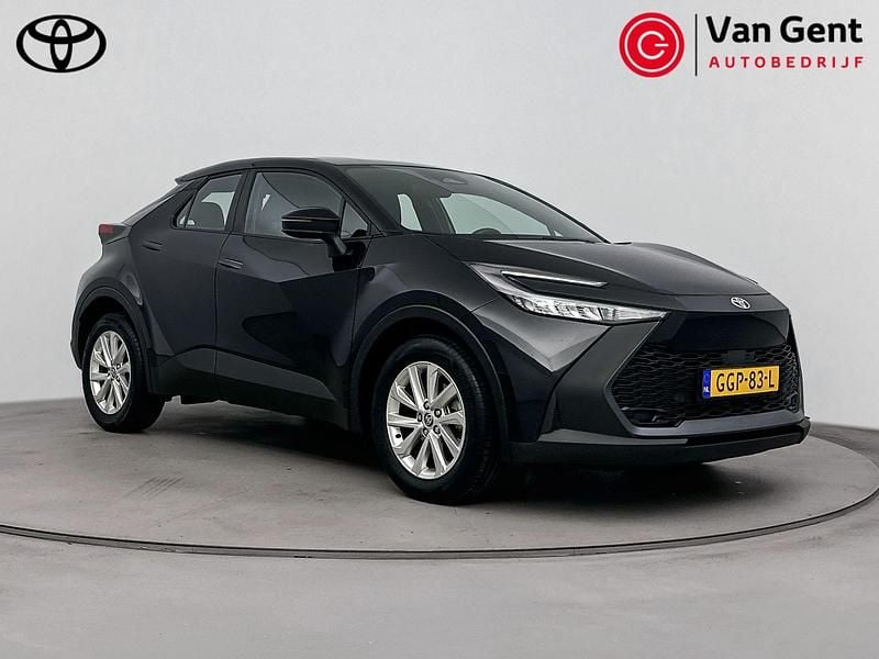 Zwart Gebruikt 2024 Toyota C-HR Active SUV | € 31.999 (Super prijs) - Afbeelding 1/4