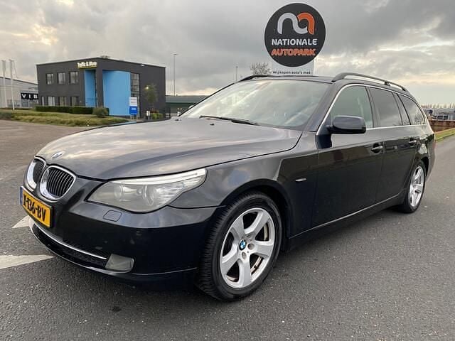 Zwart Occasion 2008 BMW 525 Stationwagen | € 2.650 - Afbeelding 1/4