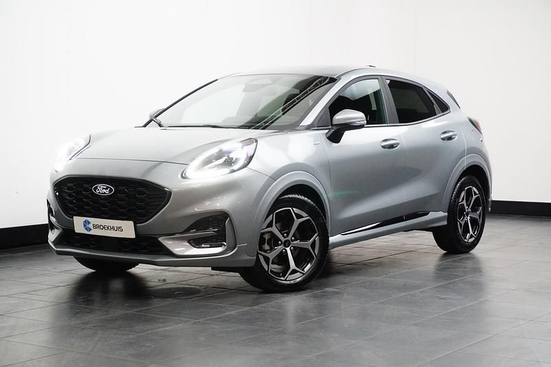 Grijs Occasion 2025 Ford Puma ST-Line Hatchback | € 27.895 (Iets duurder) - Afbeelding 1/4
