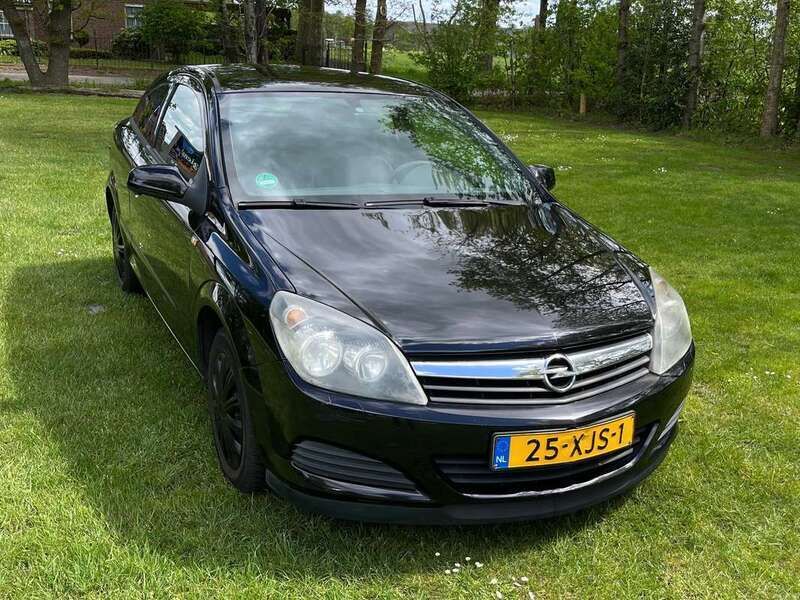 Zwart Gebruikt 2005 Opel Astra Enjoy Coupé | € 999 (Eerlijke prijs) - Afbeelding 1/4
