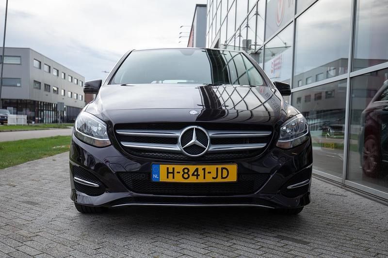 Occasion Mercedes B180 Prestige 136 PK (100 kW) 2015 Paars MPV