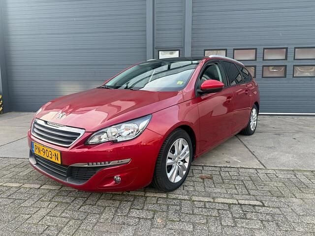 Rood (metallic) Gebruikt 2017 Peugeot 308 SW Stationwagen | € 7.250 (Super prijs) - Afbeelding 1/4