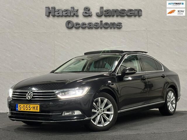 Zwart Gebruikt 2019 VW Passat Highline Sedan | € 16.995 (Goede deal) - Afbeelding 1/4