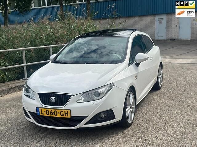 Wit Gebruikt 2011 Seat Ibiza Hatchback | € 4.490 (Eerlijke prijs) - Afbeelding 1/4