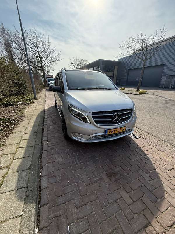Zilver Gebruikt 2019 Mercedes Vito MPV | € 25.000 (Iets duurder) - Afbeelding 1/4