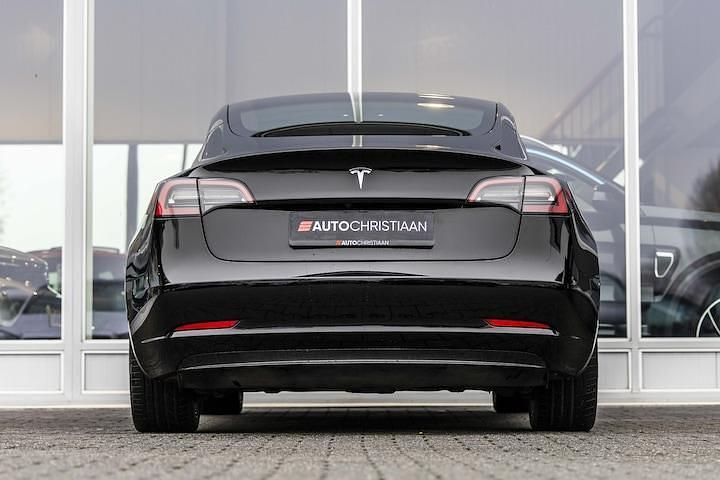 Occasion Tesla Model 3 Standard Range 235 kW (320 PK) 2022 Zwart Sedan