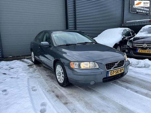 Grijs (metallic) Gebruikt 2006 Volvo S60 Sedan | € 995 (Goede deal) - Afbeelding 1/4