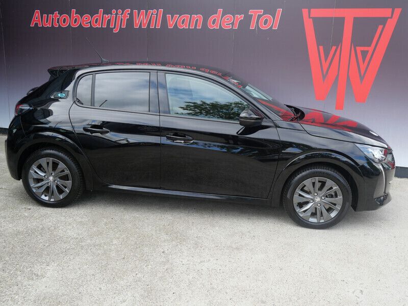 Zwart Gebruikt 2021 Peugeot e-208 Allure Hatchback | € 13.900 (Goede deal) - Afbeelding 1/4