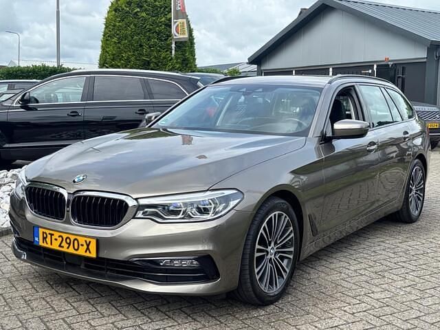 Grijs Occasion 2018 BMW 530 Stationwagen | € 25.950 (Goede deal) - Afbeelding 1/4