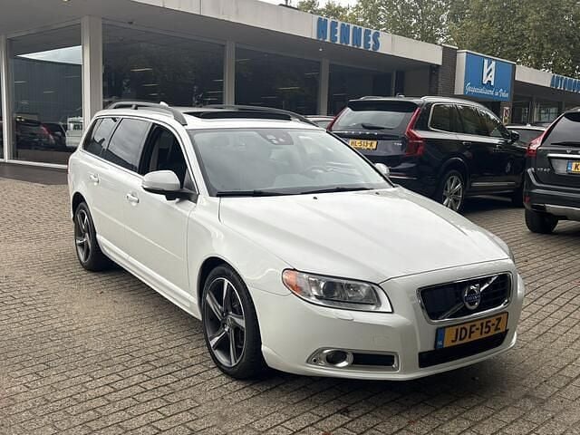 Wit Occasion 2012 Volvo V70 Stationwagen | € 19.700 (Duur) - Afbeelding 1/4