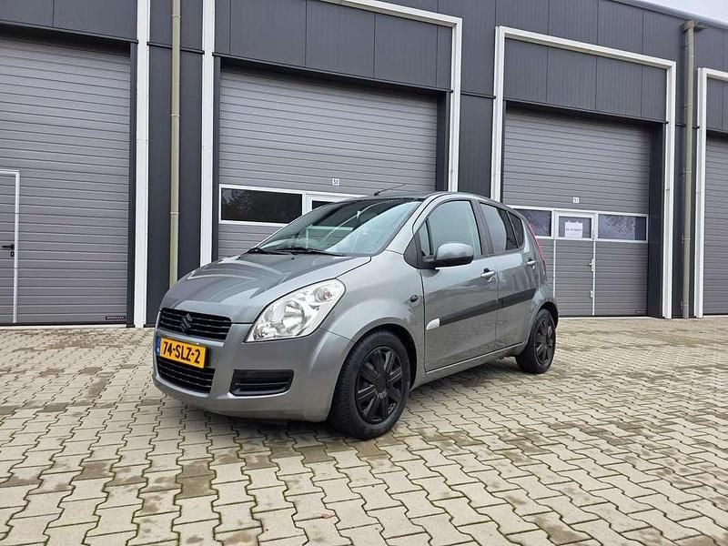 Grijs Gebruikt 2011 Suzuki Splash Comfort Hatchback | € 2.940 (Eerlijke prijs) - Afbeelding 1/4