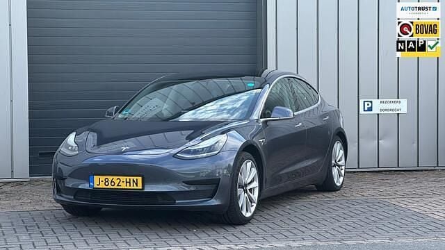 Grijs Gebruikt 2020 Tesla Model 3 Standard Range Sedan | € 18.693 (Eerlijke prijs) - Afbeelding 1/4