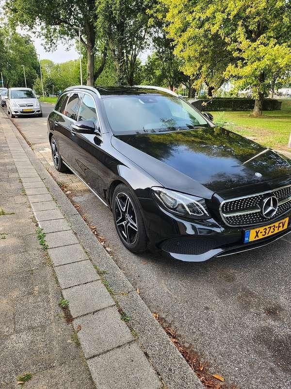 Zwart Occasion 2017 Mercedes E200 Premium Stationwagen | € 20.950 (Eerlijke prijs) - Afbeelding 1/4