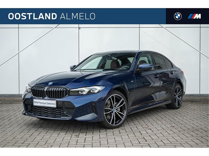 Blauw Gebruikt 2024 BMW 320e M Sport Sedan | € 40.750 (Eerlijke prijs) - Afbeelding 1/4