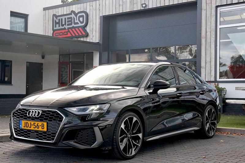 Zwart Gebruikt 2022 Audi A3 S-Line Sedan | € 26.950 (Eerlijke prijs) - Afbeelding 1/4