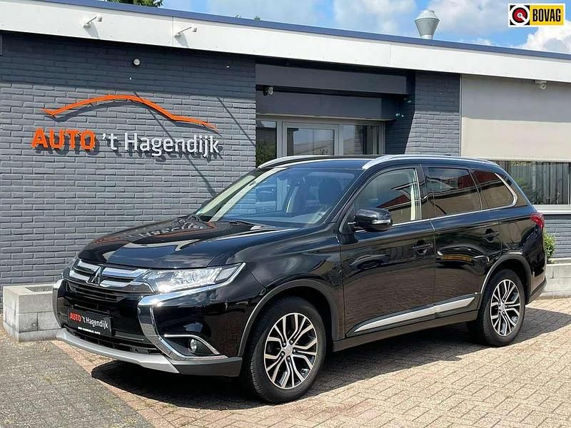 Zwart Occasion 2018 Mitsubishi Outlander SUV | € 18.750 (Eerlijke prijs) - Afbeelding 1/4