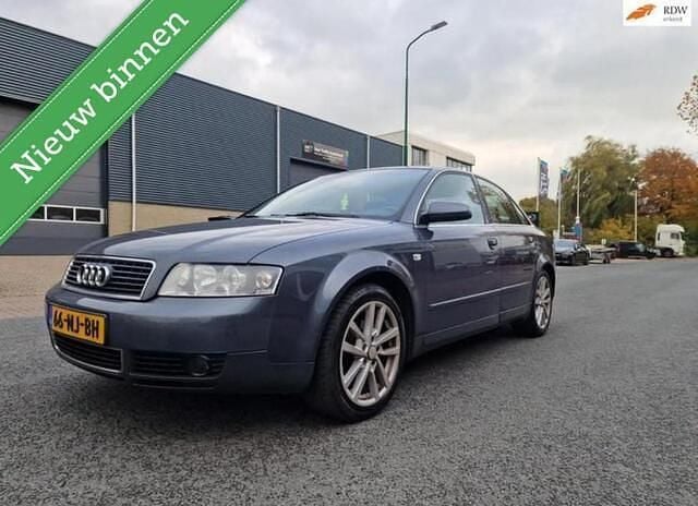Grijs Gebruikt 2003 Audi A4 Sedan | € 1.999 (Eerlijke prijs) - Afbeelding 1/4