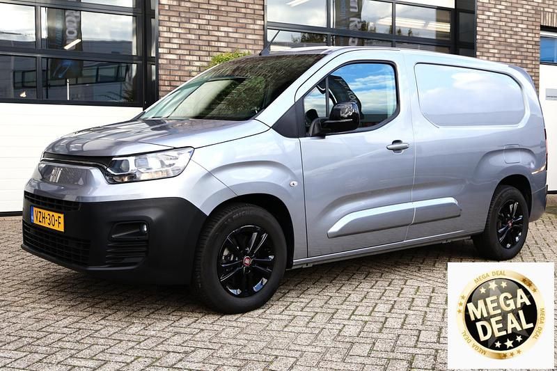 Grijs Gebruikt 2023 Fiat e-Doblò MPV | € 25.950 (Iets duurder) - Afbeelding 1/4