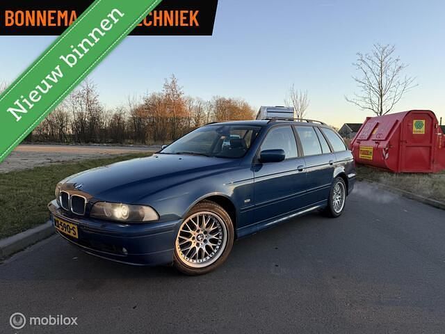 Blauw Gebruikt 2004 BMW 520 Comfort Edition Stationwagen | € 3.995 (Eerlijke prijs) - Afbeelding 1/4
