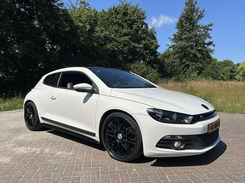 Wit Gebruikt 2009 VW Scirocco R-line Coupé | € 7.999 (Eerlijke prijs) - Afbeelding 1/4