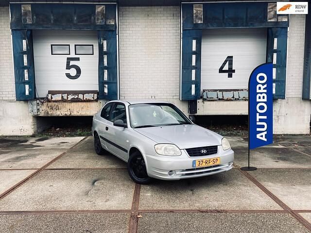 Grijs Gebruikt 2005 Hyundai Accent Active Hatchback | € 1.999 - Afbeelding 1/4