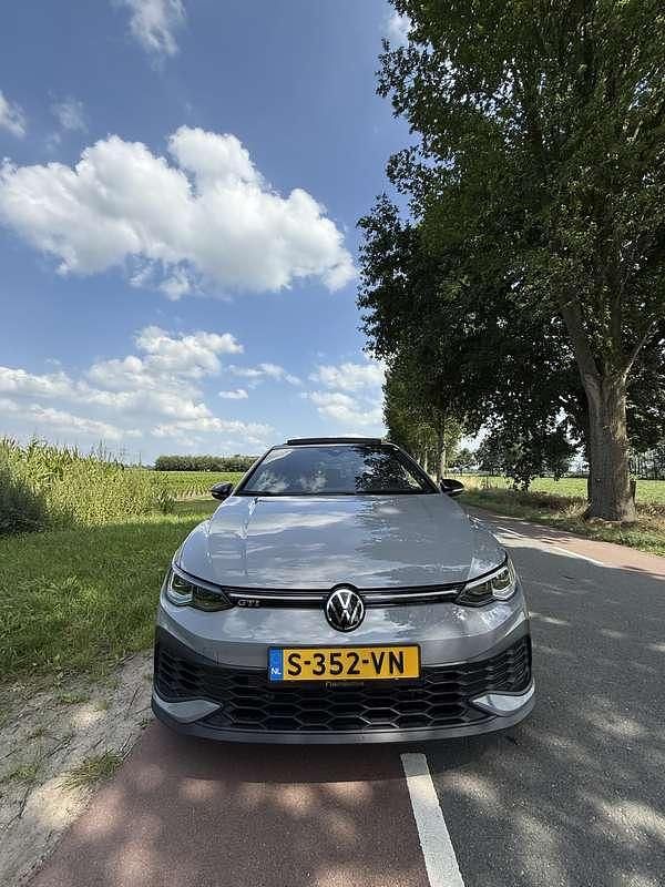 Gebruikt 2022 VW Golf VIII GTI Sedan | € 38.000 (Eerlijke prijs) - Afbeelding 1/4
