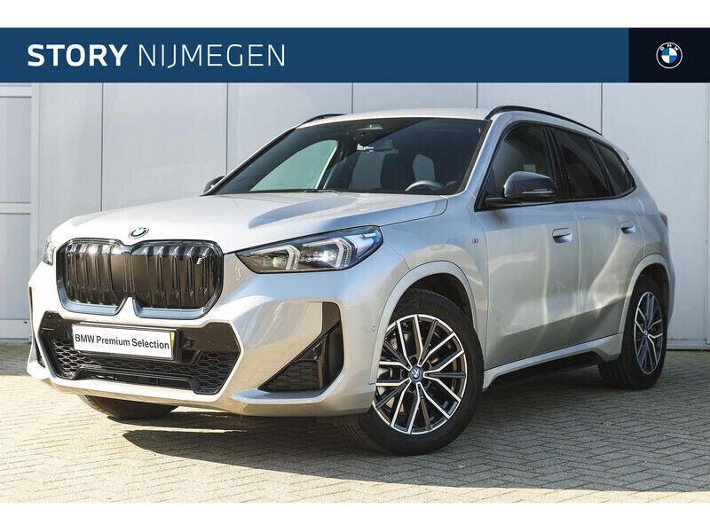 Grijs Gebruikt 2023 BMW iX1 M Sport SUV | € 43.950 (Eerlijke prijs) - Afbeelding 1/4