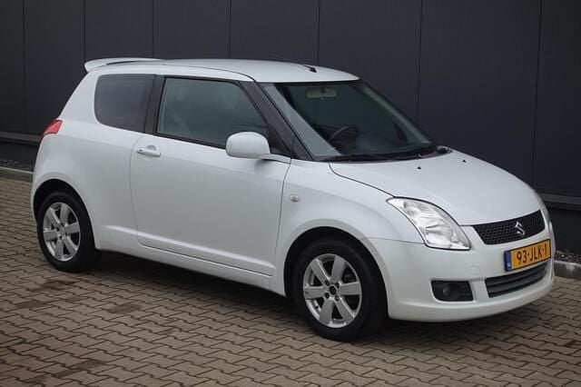 Occasion Suzuki Swift 93 PK (68 kW) 2009 Wit (metallic) Hatchback