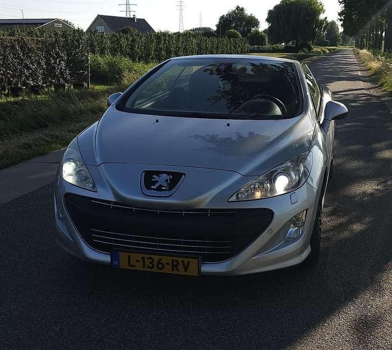 Zilver Gebruikt 2010 Peugeot 3008 Sport Cabriolet | € 6.950 - Afbeelding 1/4