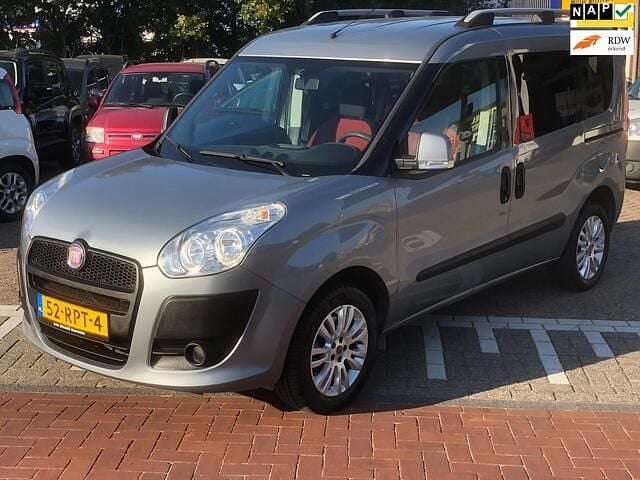 Grijs Gebruikt 2011 Fiat Doblò Dynamic MPV | € 7.749 (Iets duurder) - Afbeelding 1/4