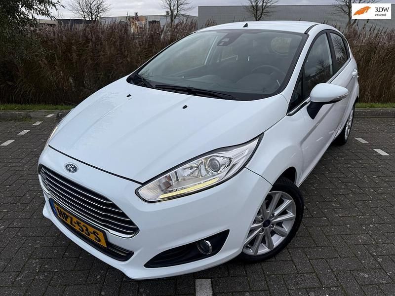 Wit Gebruikt 2016 Ford Fiesta Hatchback | € 6.599 (Super prijs) - Afbeelding 1/4