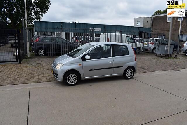 Grijs Gebruikt 2005 Daihatsu Cuore Hatchback | € 950 (Eerlijke prijs) - Afbeelding 1/4