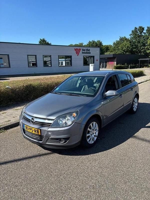 Gebruikt 2004 Opel Astra Cosmo | € 1.699 (Eerlijke prijs) - Afbeelding 1/4
