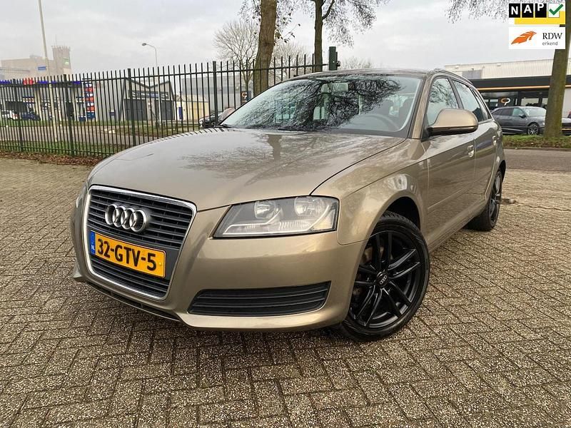 Beige Occasion 2008 Audi A3 Sportback Attraction Hatchback | € 4.499 (Eerlijke prijs) - Afbeelding 1/4