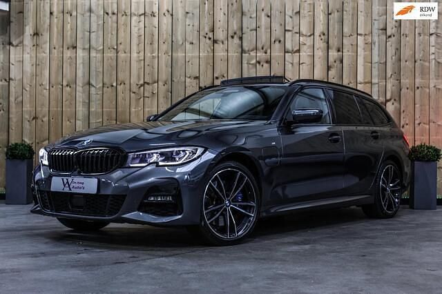 Grijs Occasion 2020 BMW 330 M Sport Stationwagen | € 33.500 (Eerlijke prijs) - Afbeelding 1/4