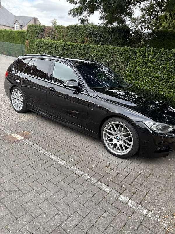 Zwart Gebruikt 2015 BMW 318 Sport Line Stationwagen | € 14.250 (Goede deal) - Afbeelding 1/4