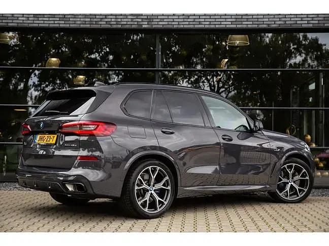 Grijs Occasion 2023 BMW X5 Executive SUV | € 66.900 (Super prijs) - Afbeelding 1/3