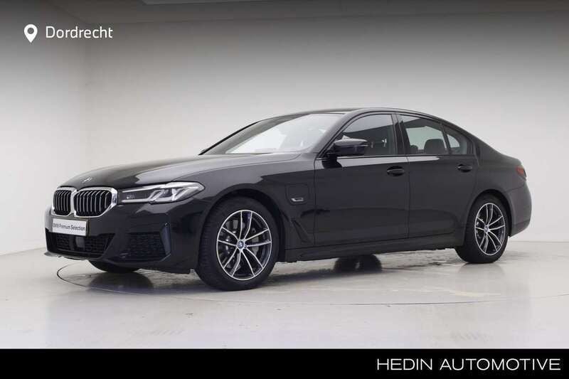 Zwart, metallic lak Gebruikt 2022 BMW 530 M Sport Sedan | € 45.895 (Eerlijke prijs) - Afbeelding 1/4