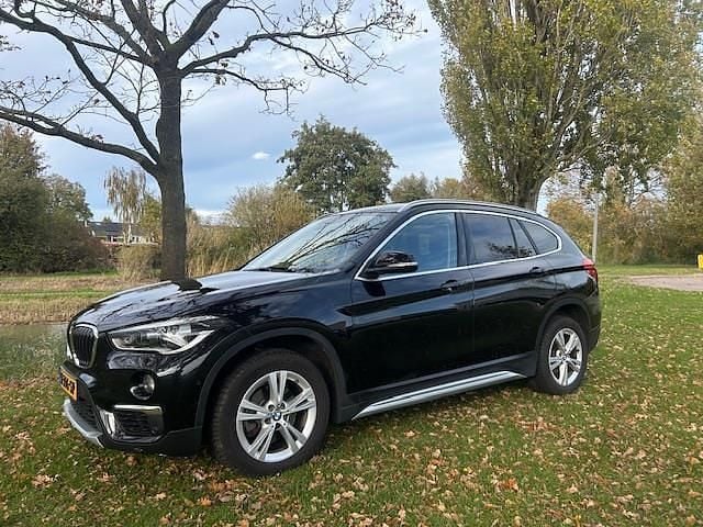 Zwart Gebruikt 2018 BMW X1 Executive SUV | € 21.950 (Goede deal) - Afbeelding 1/4