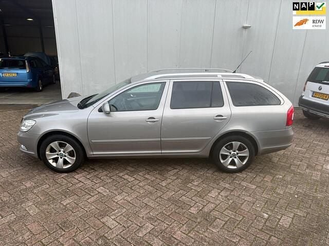 Beige Occasion 2010 Skoda Octavia Business Line Stationwagen | € 2.750 (Eerlijke prijs) - Afbeelding 1/4