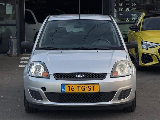 Occasion Ford Fiesta 69 PK (50 kW) 2006 Grijs Hatchback